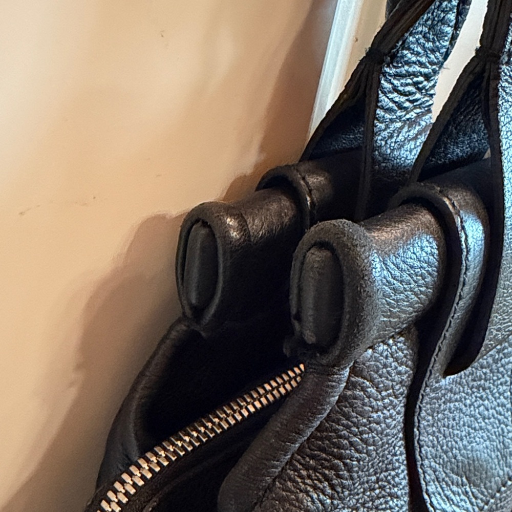AUTHENTICATED Salvatore Ferragamo Tote Handbag Black Genuine Leather - Picture 12 of 13